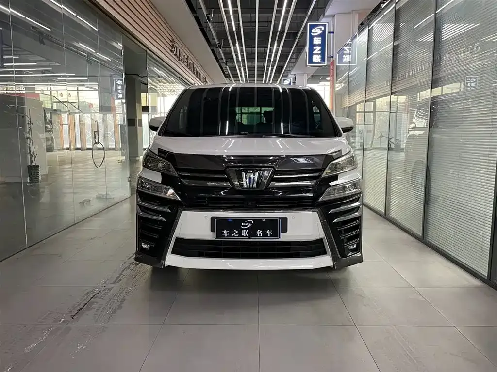 Toyota Vellfire — фото 4