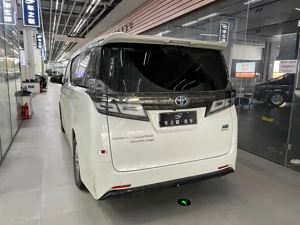 Toyota Vellfire — фото 5