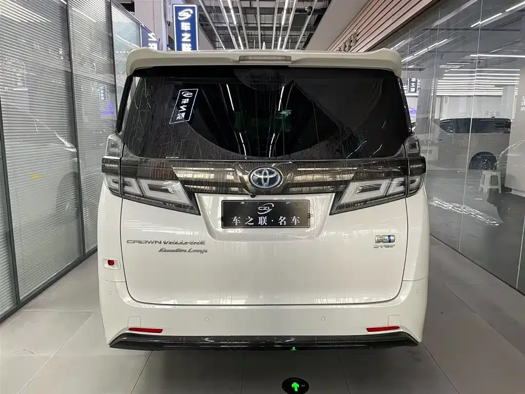 Toyota Vellfire — фото 7