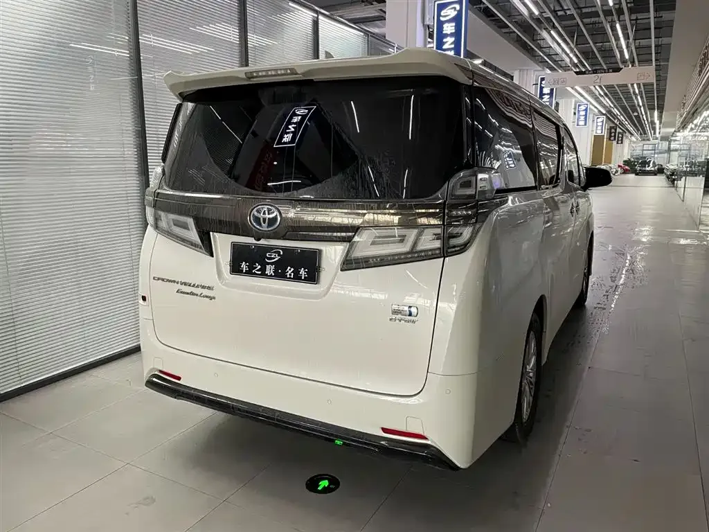 Toyota Vellfire — фото 3