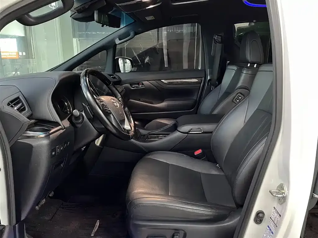 Toyota Vellfire — фото 2