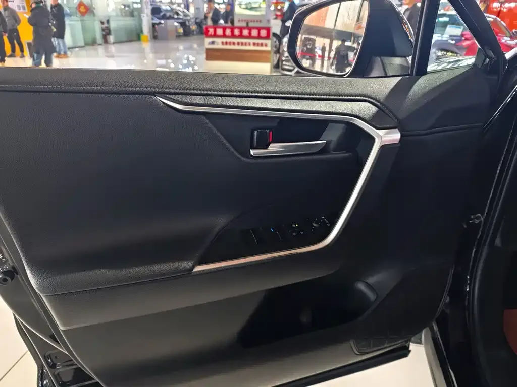 Toyota Wildlander — фото 10