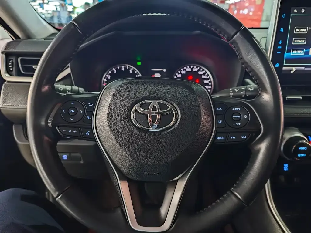 Toyota Wildlander — фото 9