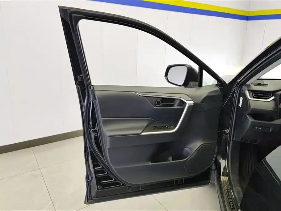 Toyota RAV4 2024 из CN, фото 4