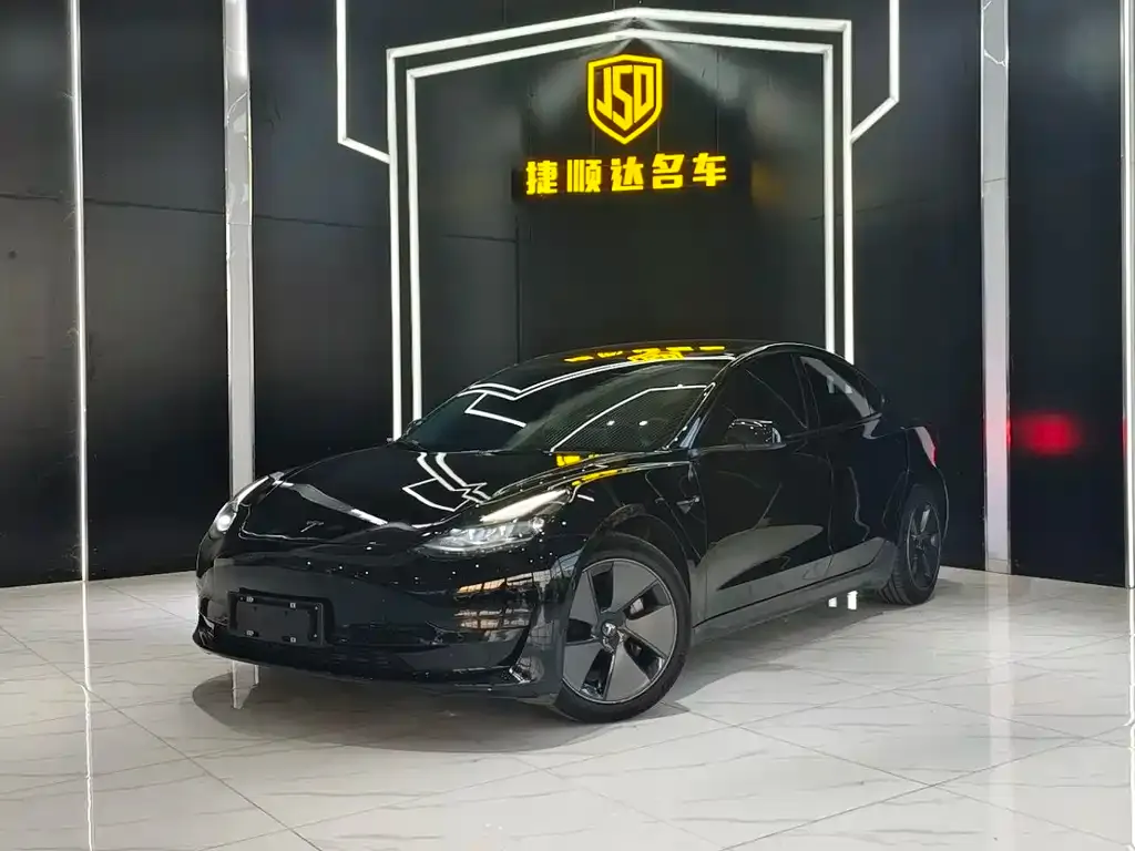 Tesla Model 3 — фото 1