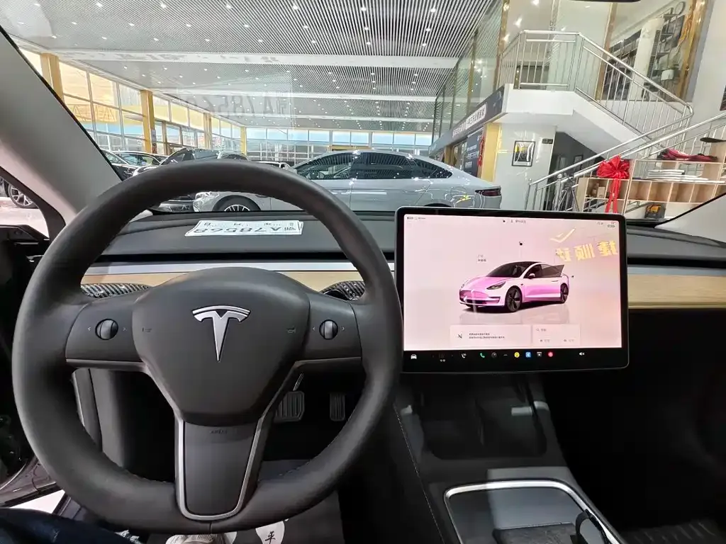Tesla Model 3 — фото 10