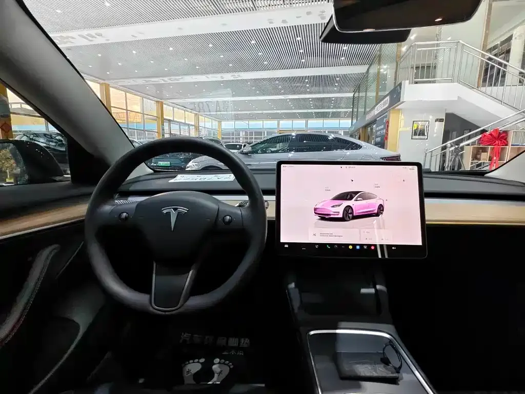 Tesla Model 3 — фото 9
