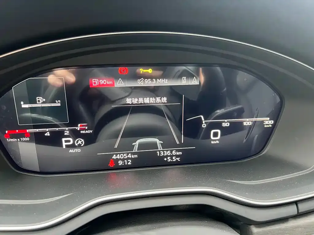 Audi A4L 2023 из CN, фото 2