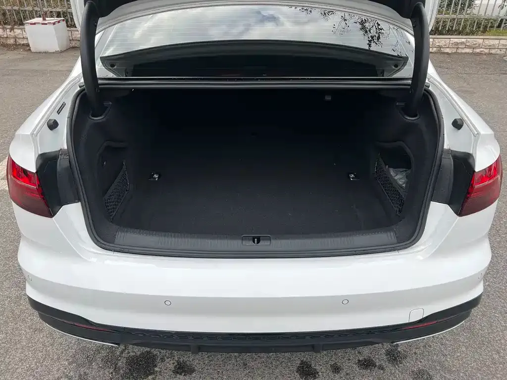 Audi A4L 2023 из CN, фото 9