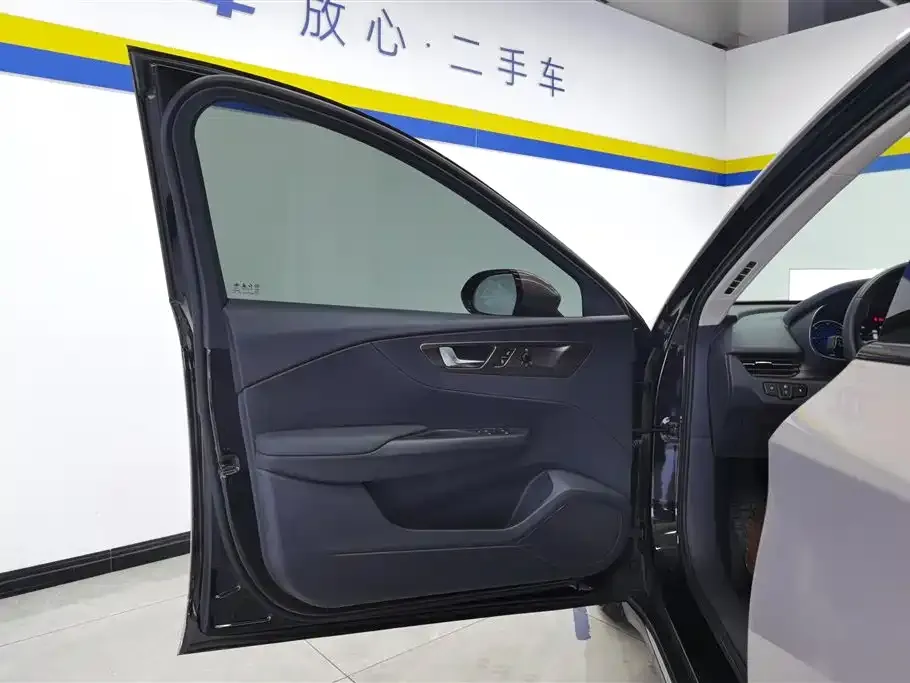 Hongqi E-QM5 2023 из CN, фото 3