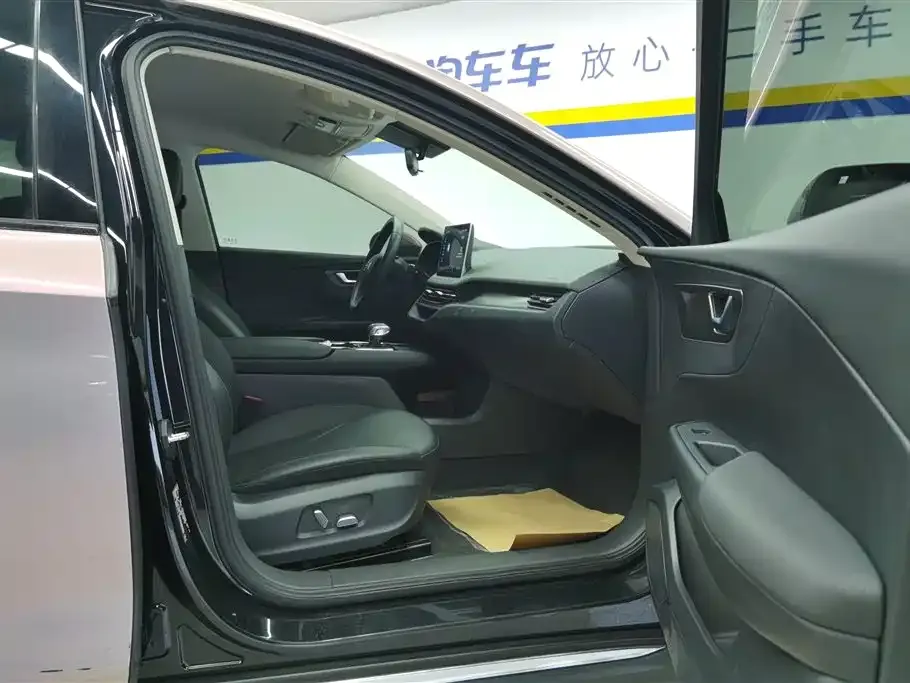 Hongqi E-QM5 2023 из CN, фото 9