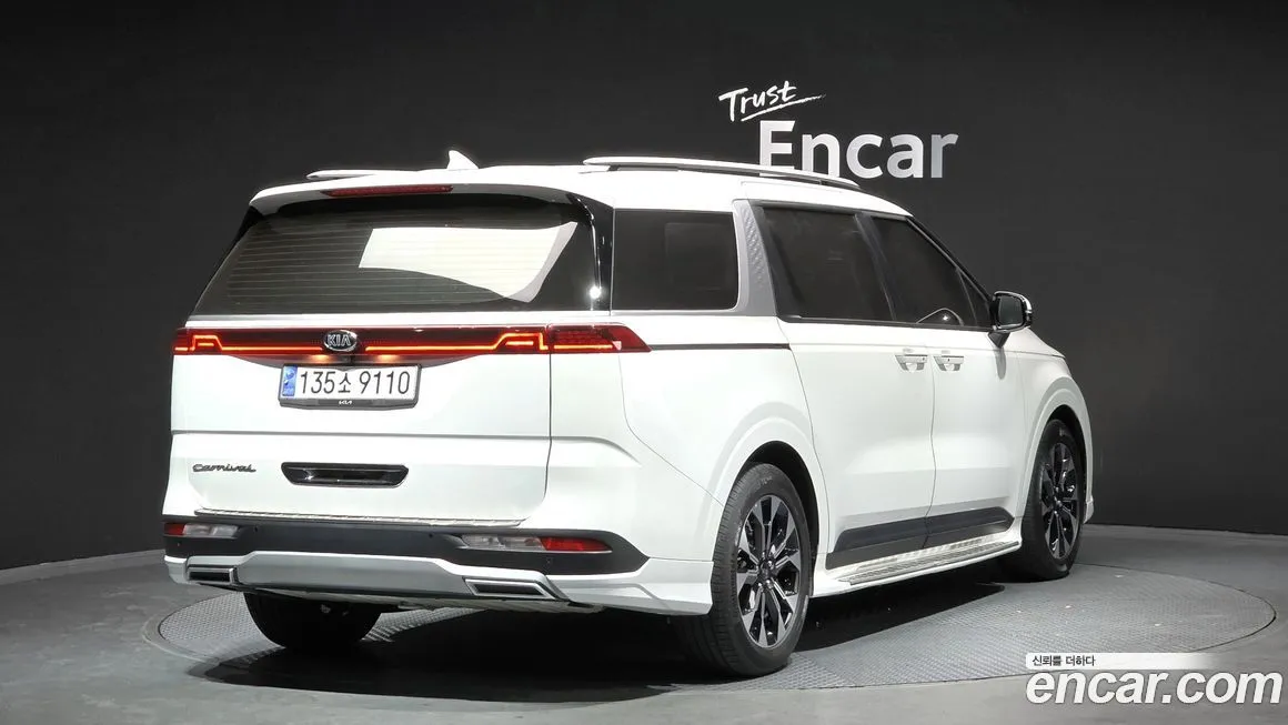 Kia Carnival — фото 10
