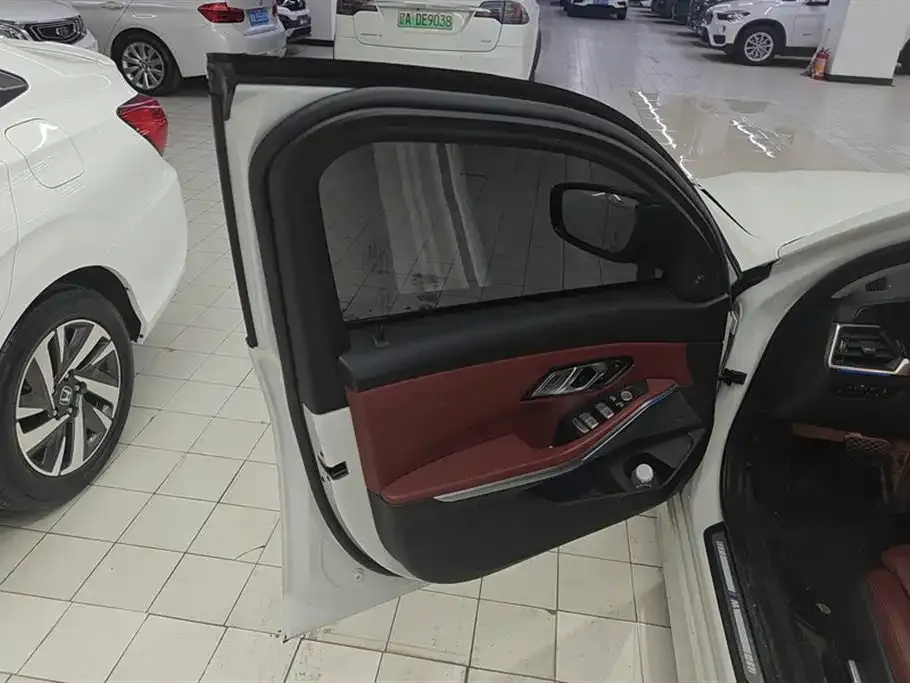 BMW 3 Series 2022 из CN, фото 7