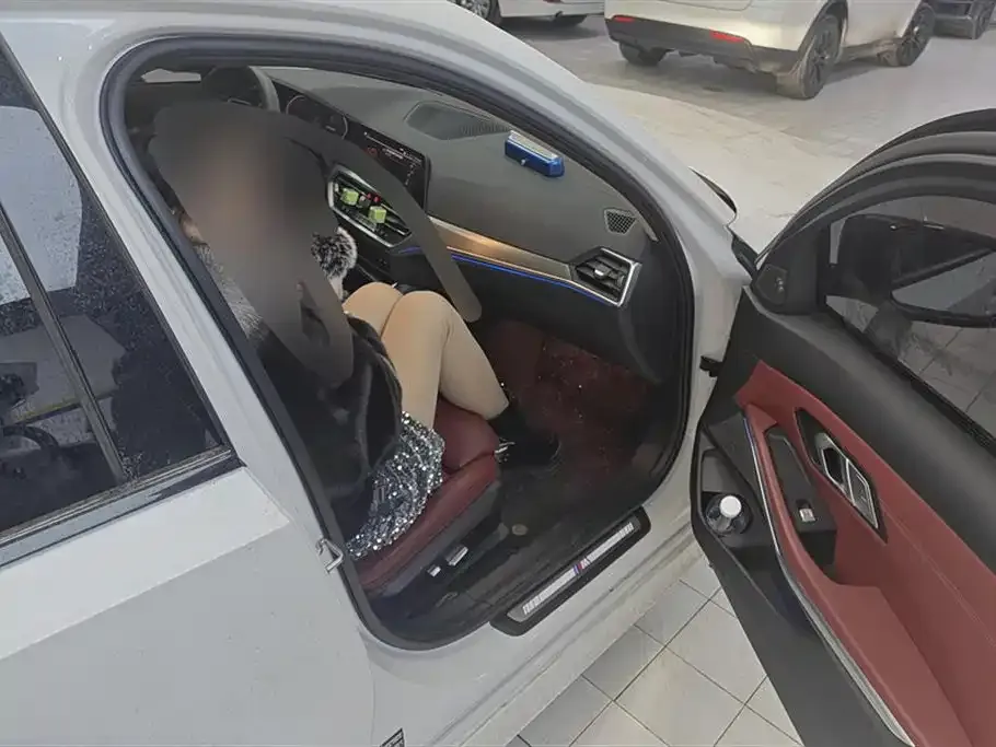 BMW 3 Series 2022 из CN, фото 10