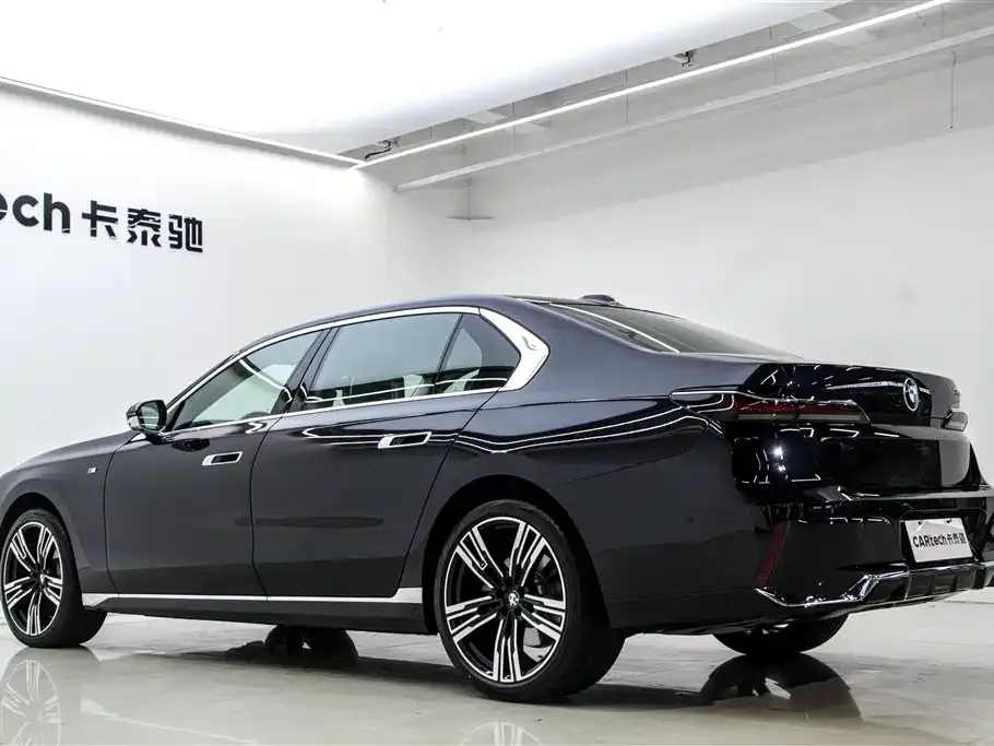 BMW 7 Series — фото 8