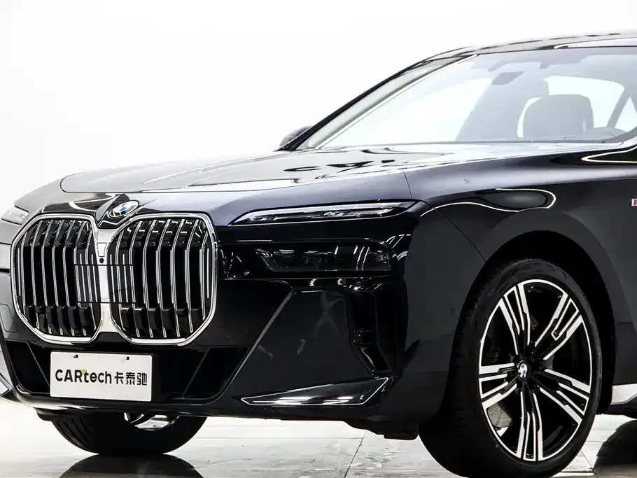 BMW 7 Series — фото 9