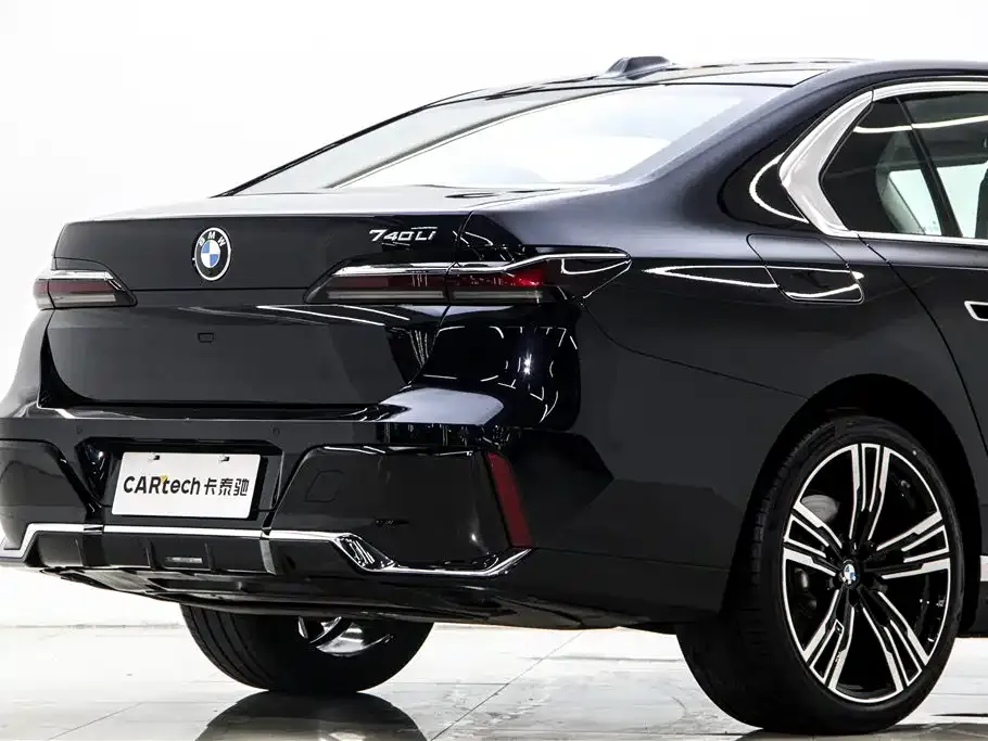 BMW 7 Series — фото 10