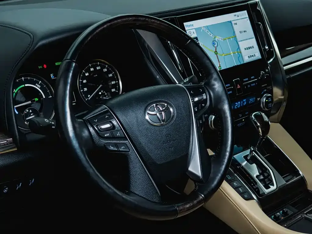 Toyota Alphard — фото 8