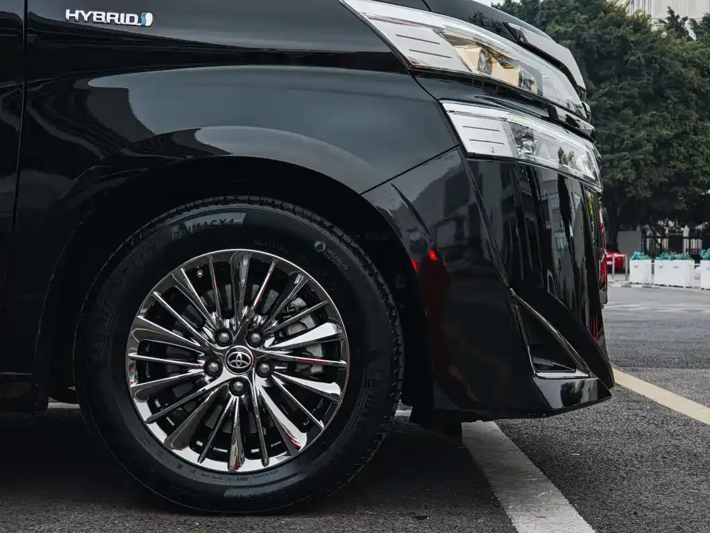 Toyota Alphard — фото 7