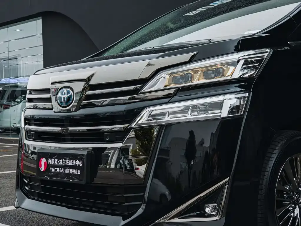 Toyota Alphard — фото 4