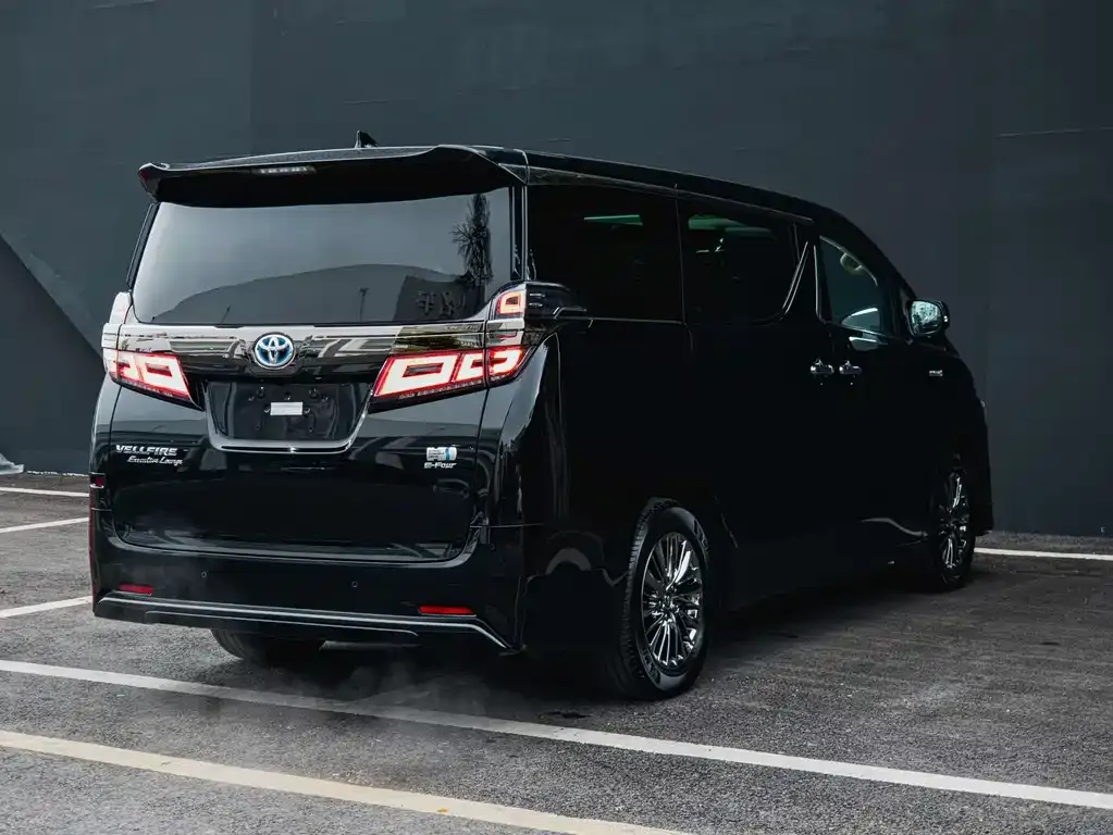 Toyota Alphard — фото 2
