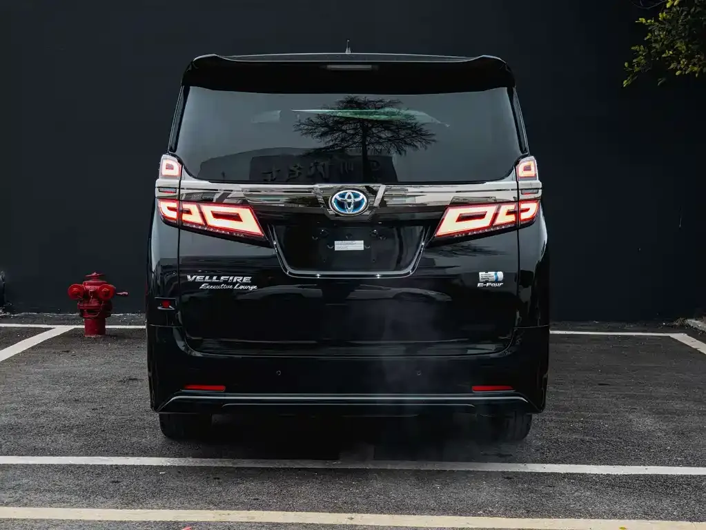 Toyota Alphard — фото 3