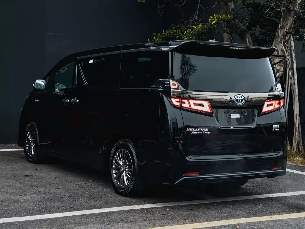 Toyota Alphard — фото 5