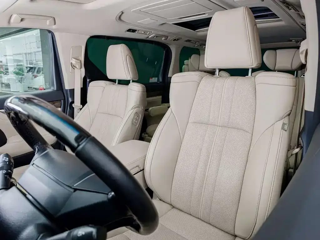 Toyota Alphard — фото 9