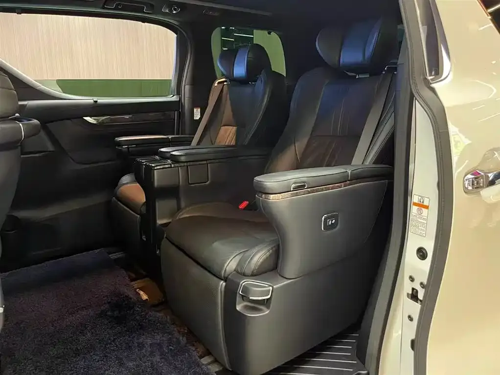 Toyota Alphard 2022 из CN, фото 5