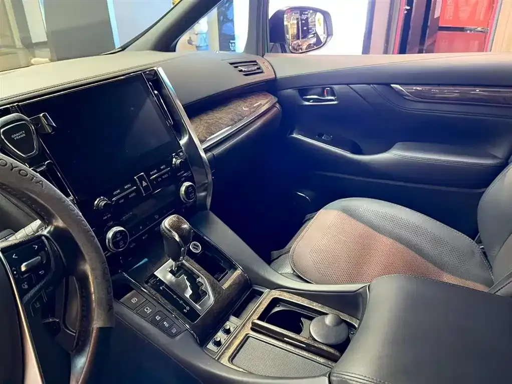 Toyota Alphard 2022 из CN, фото 10
