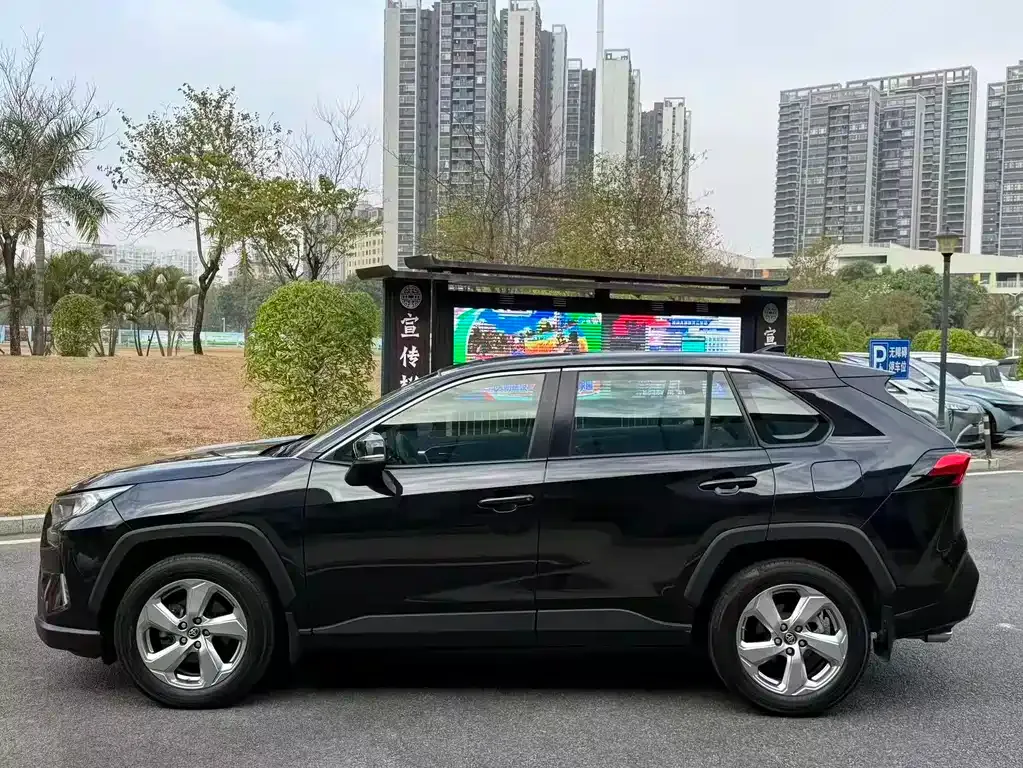 Toyota RAV4 2021 из CN, фото 8
