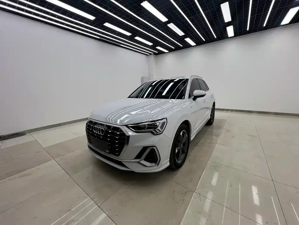Audi Q3 — фото 1