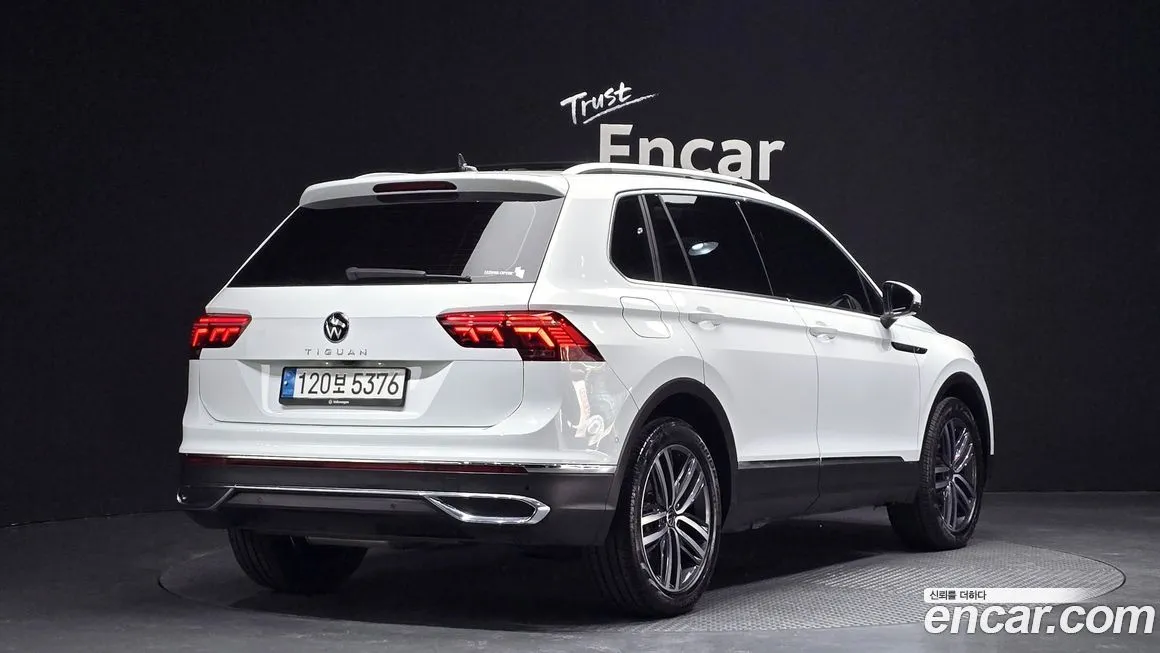 Volkswagen Tiguan — фото 7