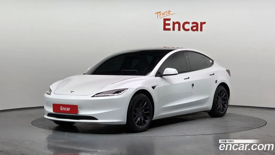 Tesla Model 3 — фото 1