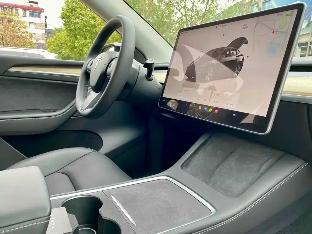 Tesla Model Y — фото 8