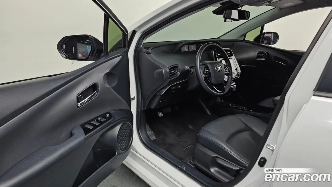 Toyota Prius 2021 из KR, фото 9