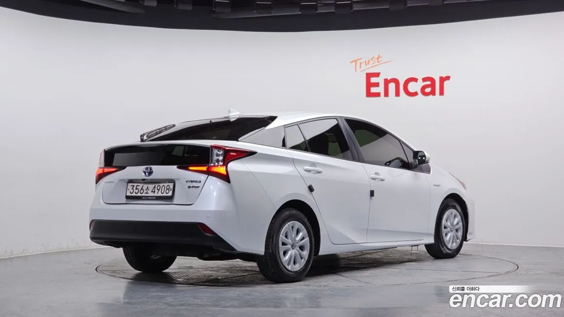 Toyota Prius 2021 из KR, фото 2