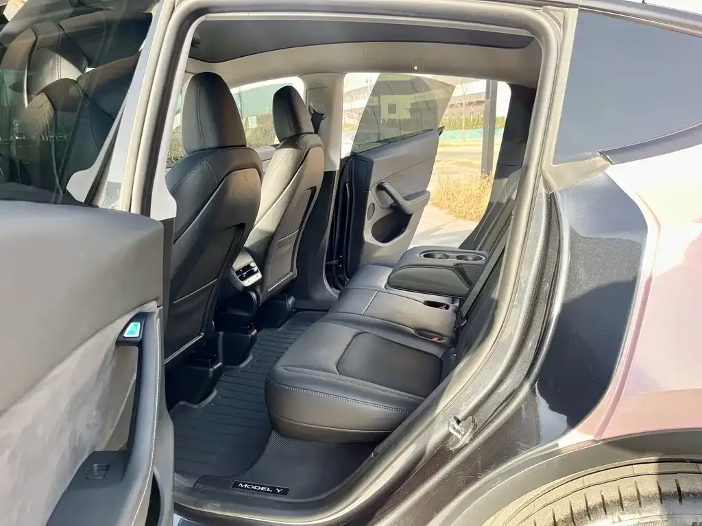 Tesla Model Y 2024 из CN, фото 7