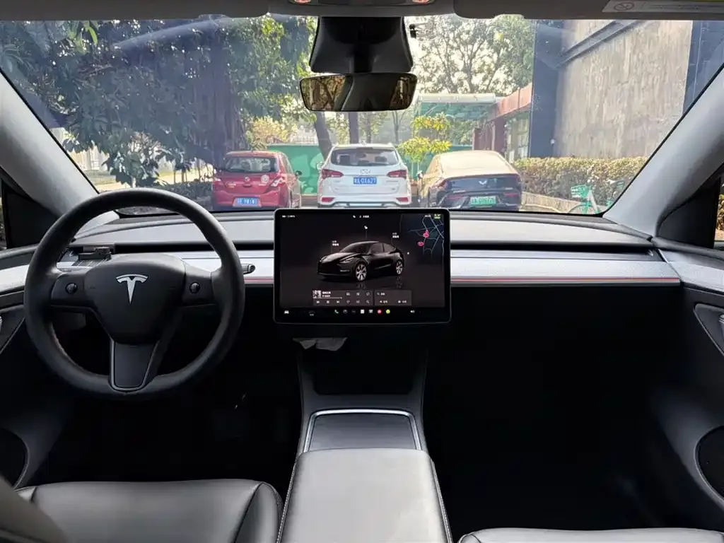 Tesla Model Y — фото 2