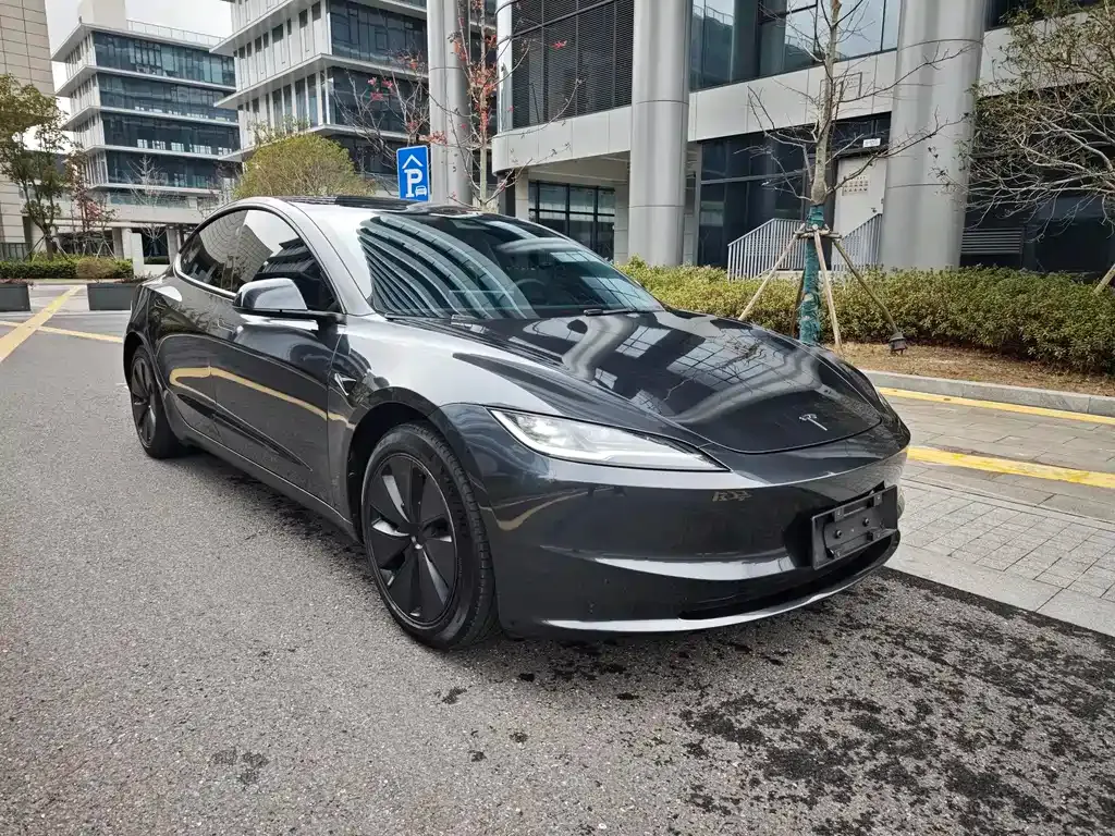 Tesla Model 3 — фото 4