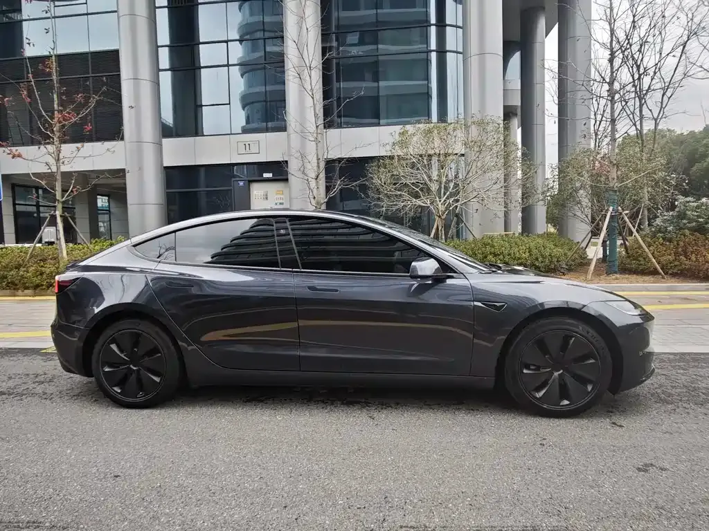 Tesla Model 3 — фото 5
