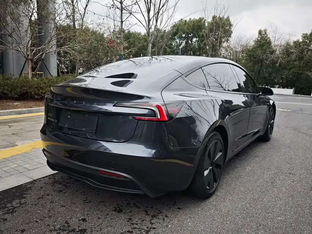 Tesla Model 3 — фото 3