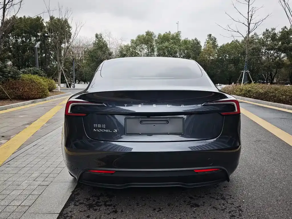 Tesla Model 3 — фото 7