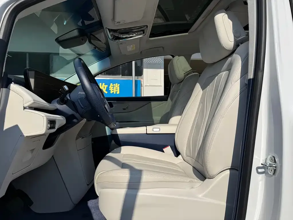 Buick GL8 Hybrid — фото 2