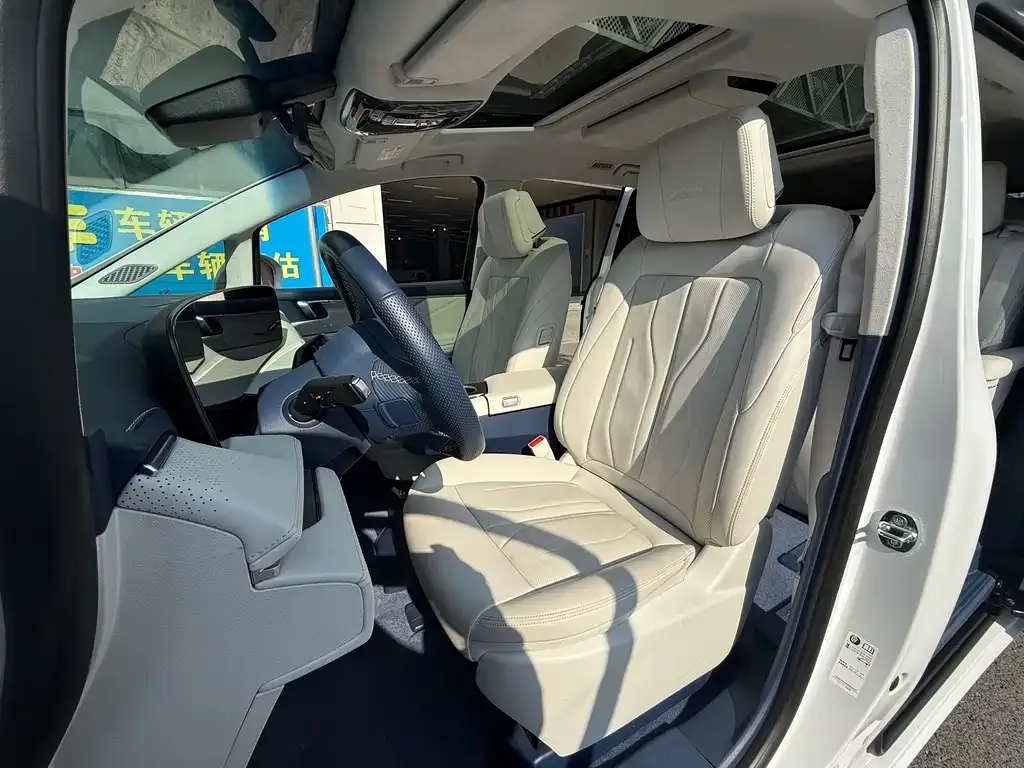 Buick GL8 Hybrid — фото 8