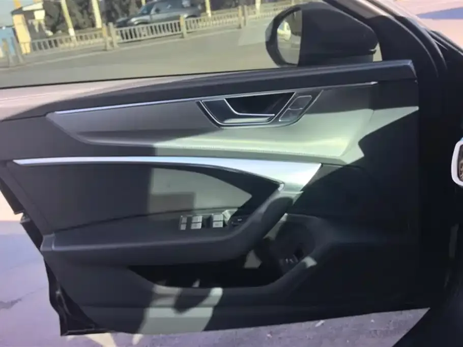 Audi A6L 2024 из CN, фото 2