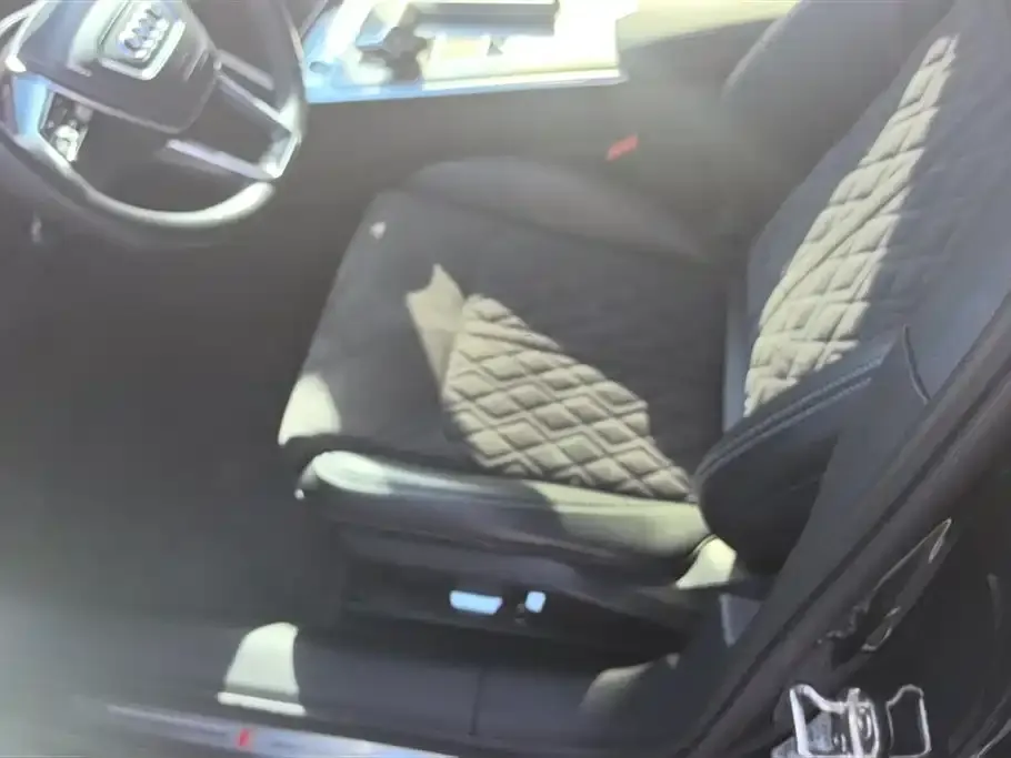 Audi A6L 2024 из CN, фото 4