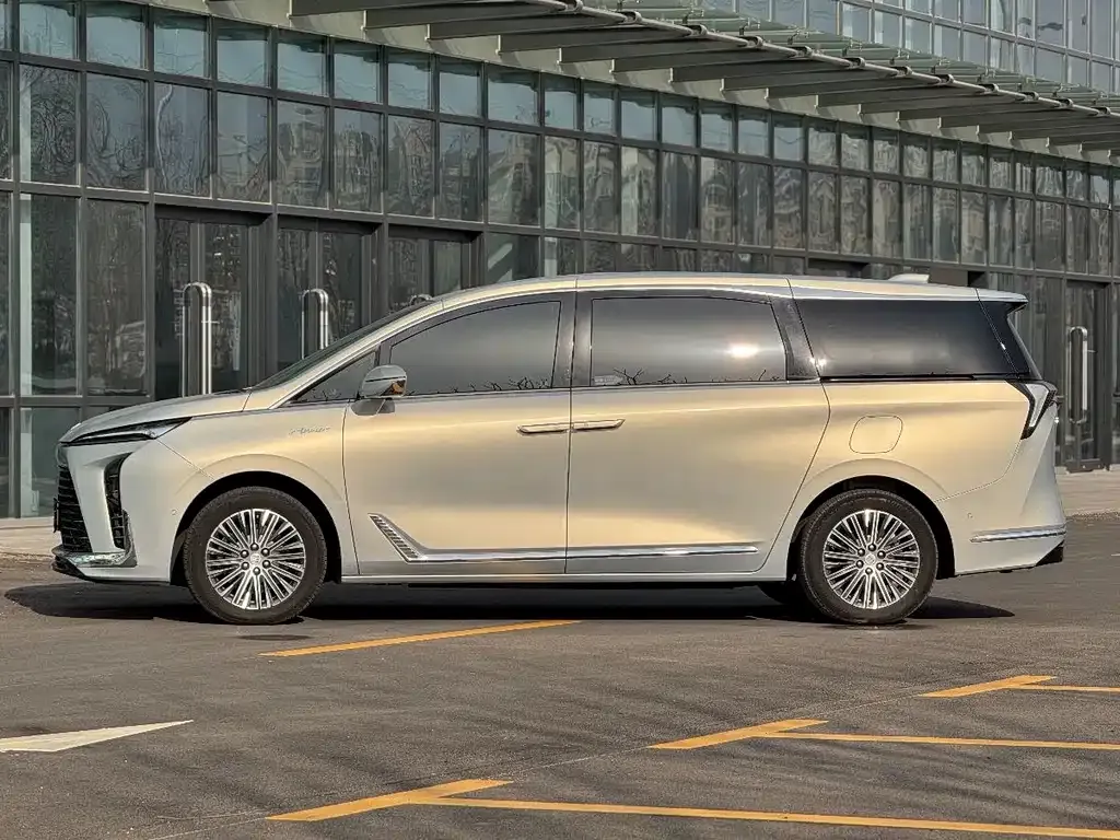 Buick GL8 Hybrid 2024 из CN, фото 10