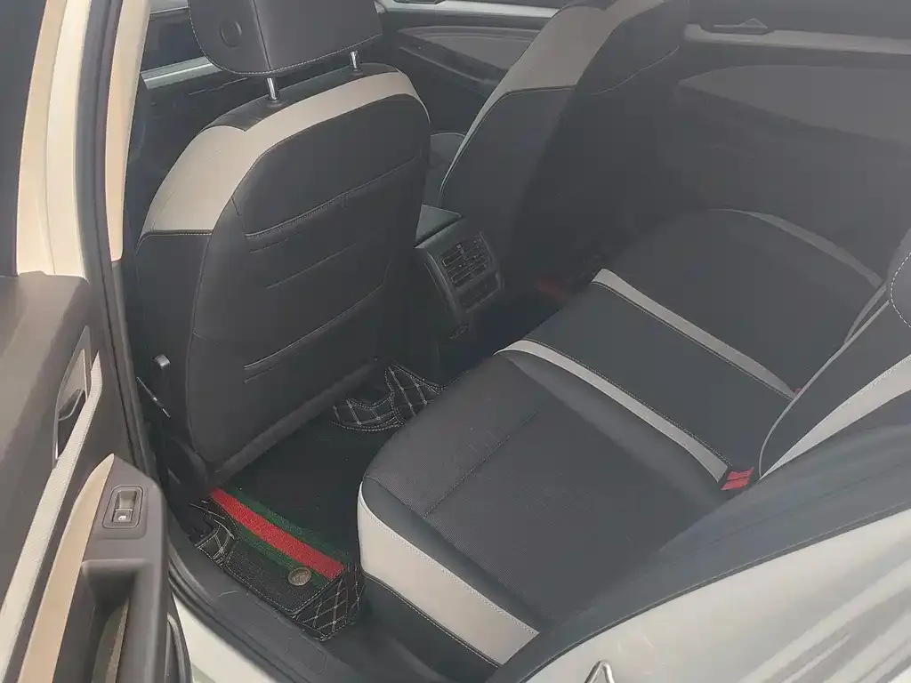 Volkswagen Golf 2022 из CN, фото 4