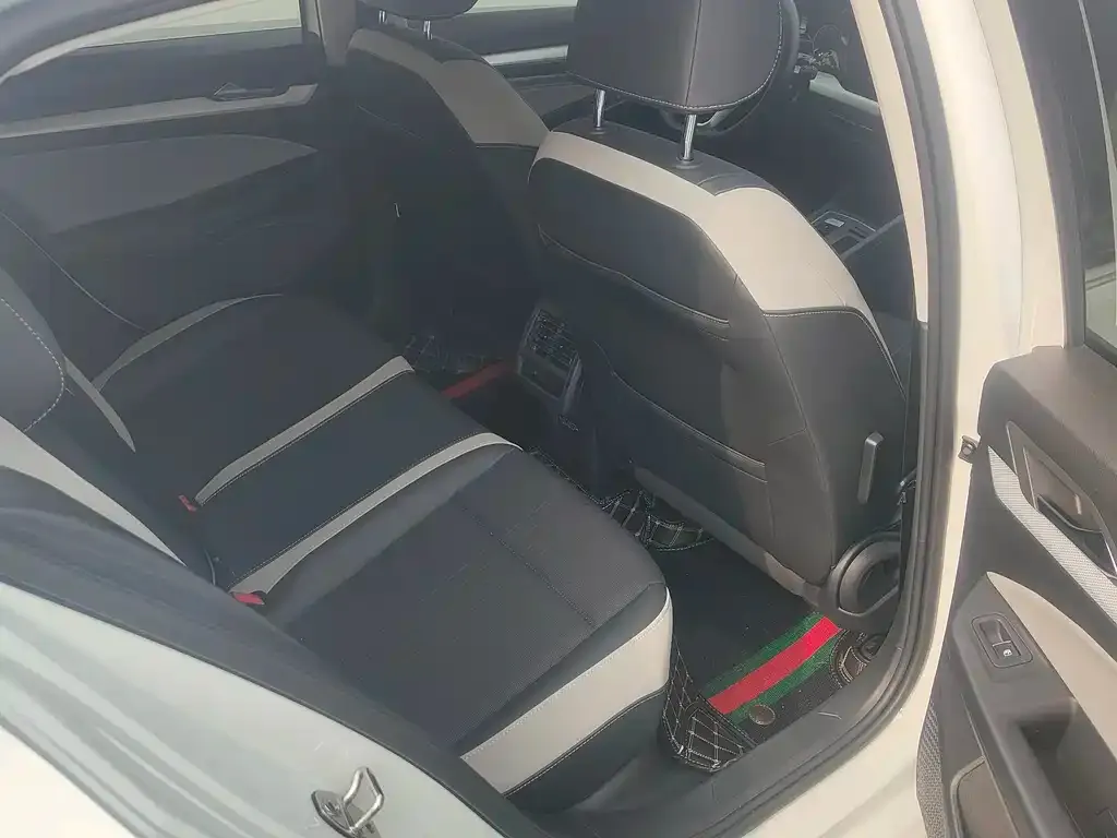 Volkswagen Golf 2022 из CN, фото 10